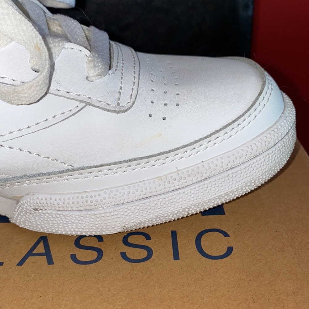 Reebok Classic - Picture 5 of 9